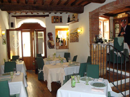 Ristorante Le Logge del Vignola, a Montepulciano (Si), dove l'accoglienza va di pari passo con la buona cucina